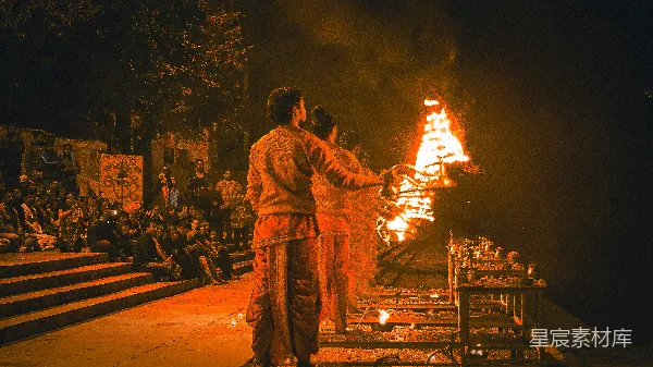高清摄影 夜晚的火祭仪式