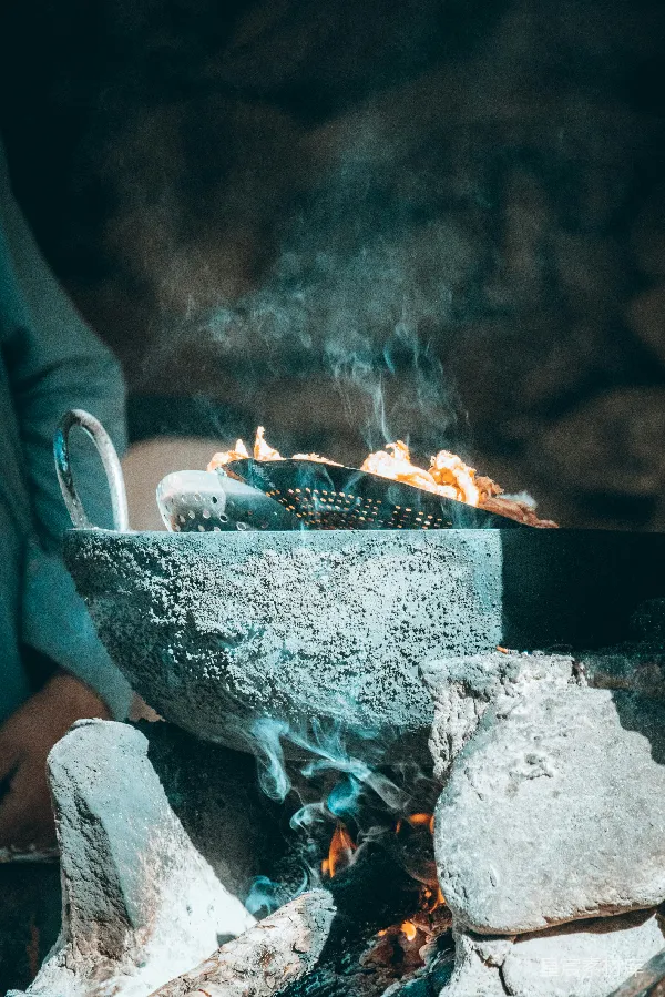 高清摄影 传统烤炉中的烟火