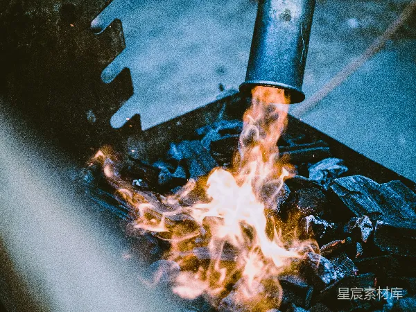 高清摄影 炭火与烟筒