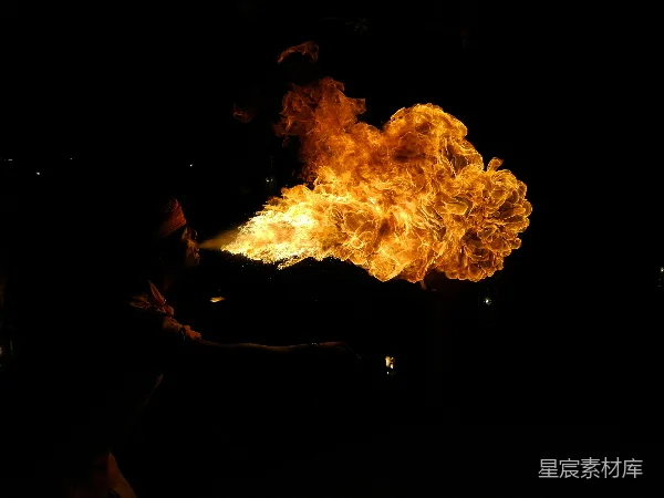 高清摄影 夜晚的火球表演