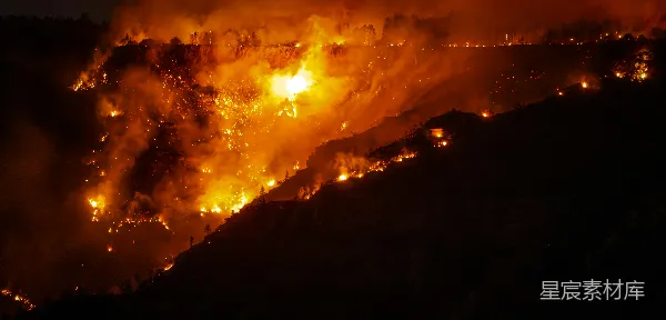 高清摄影 山火肆虐夜景