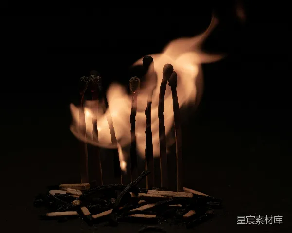 高清摄影 燃烧的火柴与暗夜