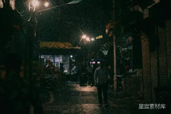 高清摄影 夜晚街市的灯光与行人
