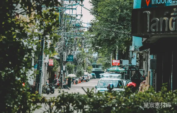 高清摄影 城市中的绿意与繁忙
