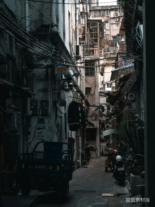高清摄影 狭窄的巷弄与旧居