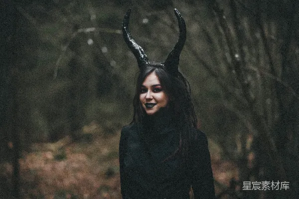 高清摄影 暗黑森林中的恶魔之女