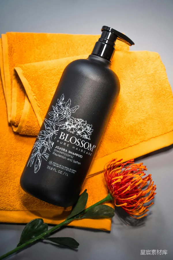 高清摄影 Blossom Jojoba Shampoo