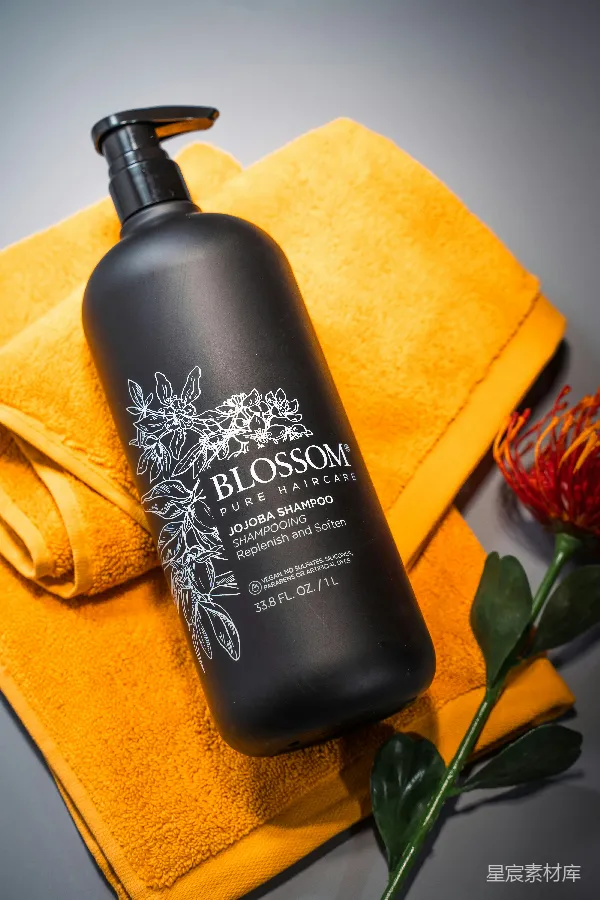高清摄影 Blossom Jojoba Shampoo