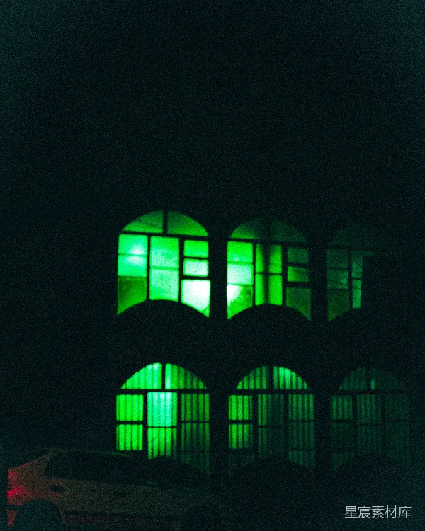 高清摄影 夜晚绿光建筑剪影