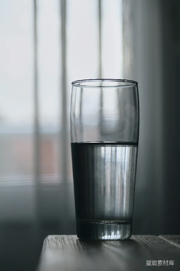 高清摄影 一杯清水