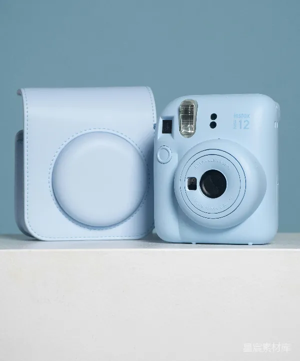 高清摄影 Instax Mini 12相机与保护套