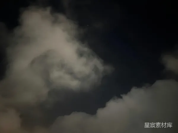 高清摄影 夜空中的云与星