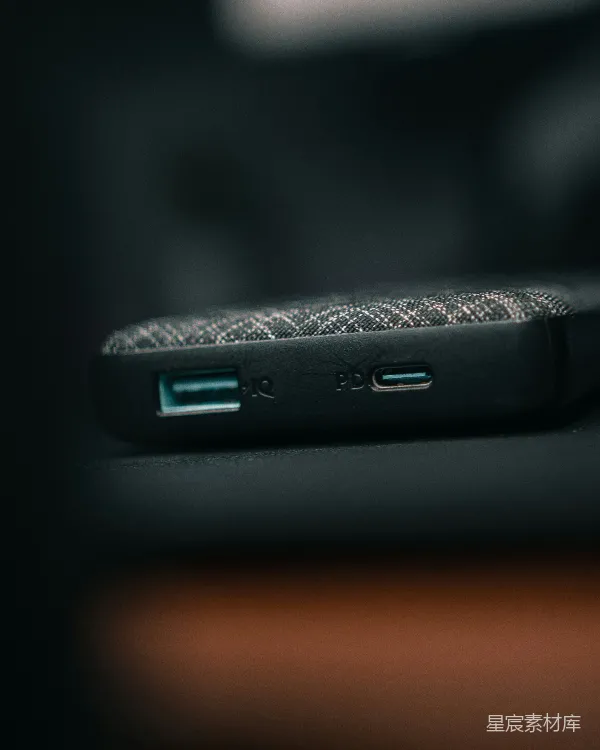 高清摄影 USB接口特写：Type-C与Micro USB