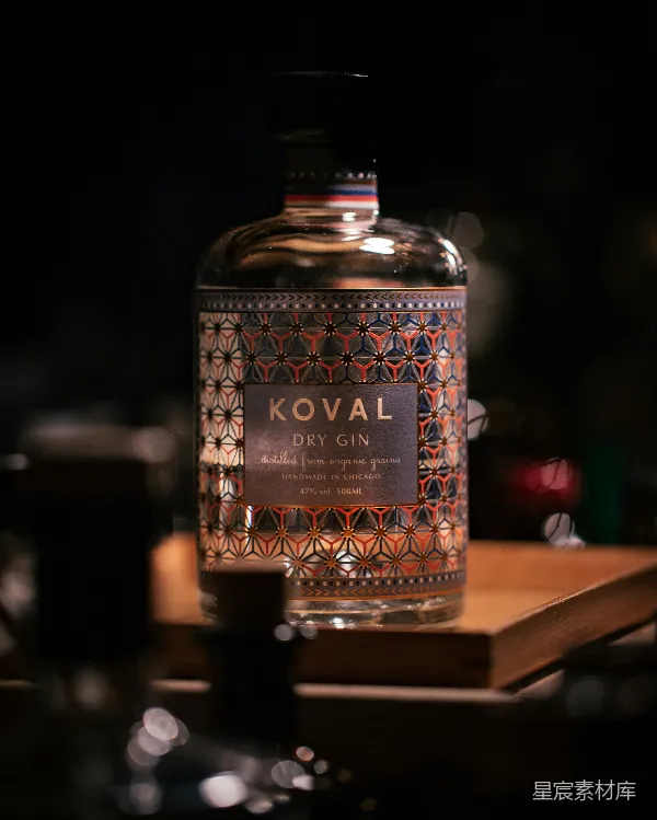 高清摄影 KOVAL Dry Gin 精酿杜松子酒