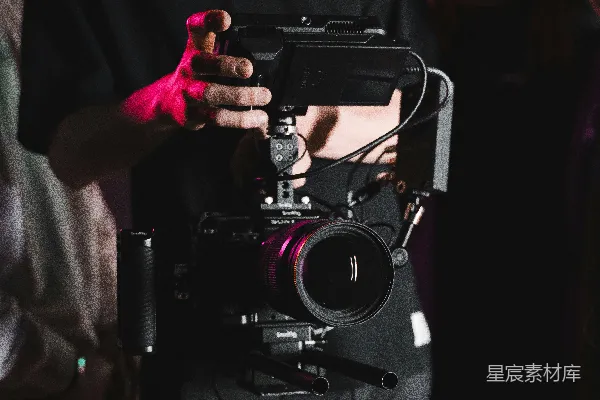 高清摄影 手持专业摄影设备的瞬间