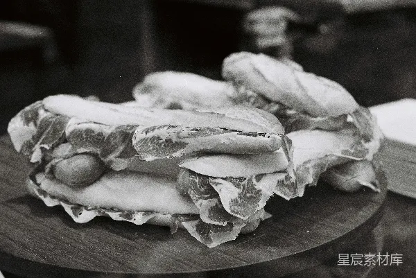 高清摄影 黑白色调的烤肉拼盘