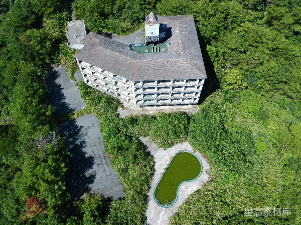 高清摄影 被遗忘的建筑：森林中的废墟