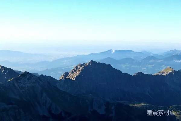 高清摄影 山顶远眺，群山环绕