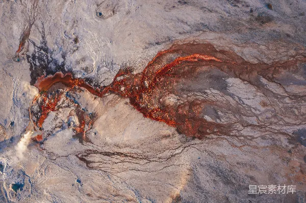 高清摄影 火山灰流下的红色河流