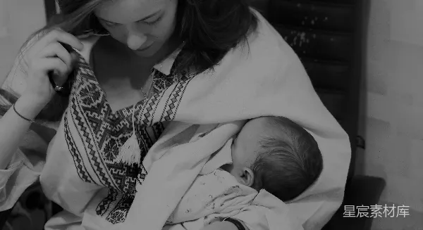 高清摄影 母乳喂养的温馨时刻
