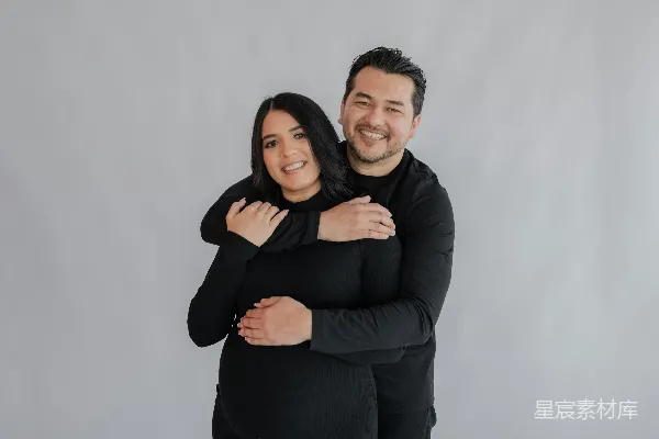 高清摄影 幸福的怀胎夫妇