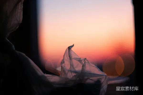 高清摄影 夕阳下的塑料袋