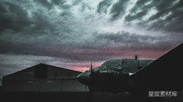 高清摄影 夕阳下的废弃机场