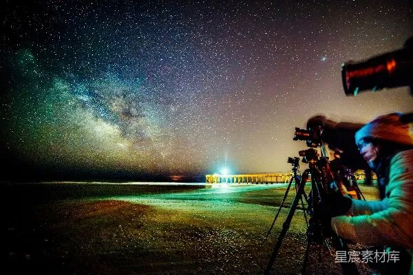 高清摄影 星夜下的天文爱好者
