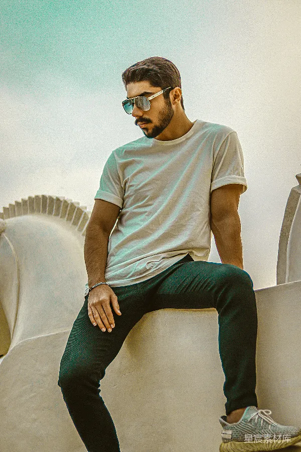 高清摄影 休闲时尚的阳光男孩