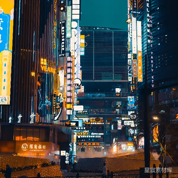 高清摄影 一条街道上挤满了许多高大的建筑物