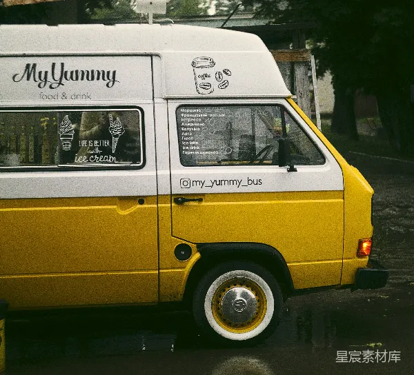 高清摄影 白黄相间的食品车特写照片