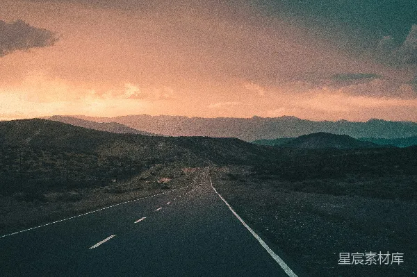 高清摄影 山脚下空旷的公路路面摄影