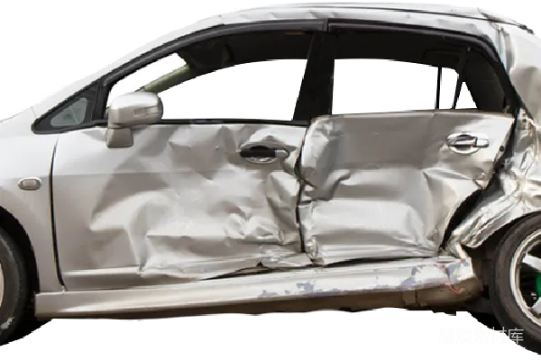 元素素材 严重撞击的汽车