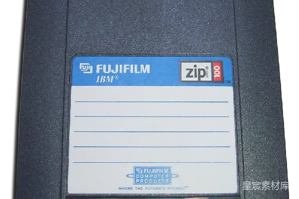 元素素材 复古的富士胶片IBM Zip磁盘