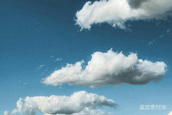 高清摄影 天空中几朵云的山脉