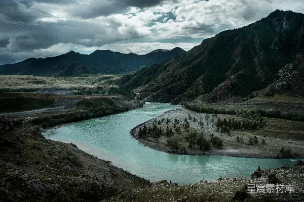高清摄影 山中的湖泊