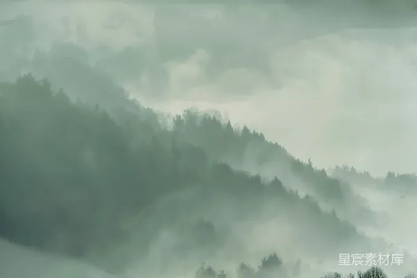高清摄影 夜间山被雾覆盖