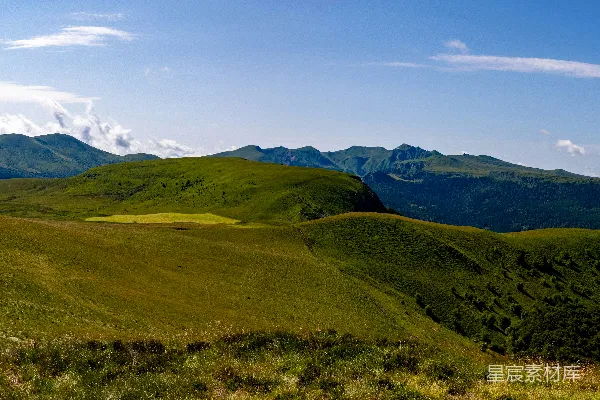 高清摄影 山坡上俯瞰的山景