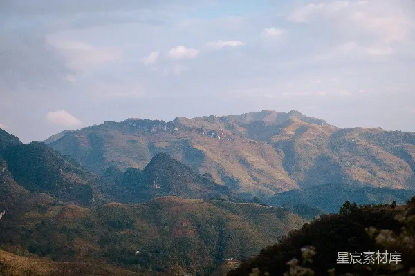 高清摄影 远处山脉的一幅景色