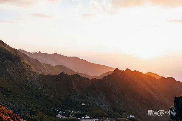 高清摄影 山间的谷地