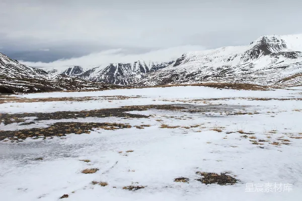 高清摄影 白天覆雪的山峰