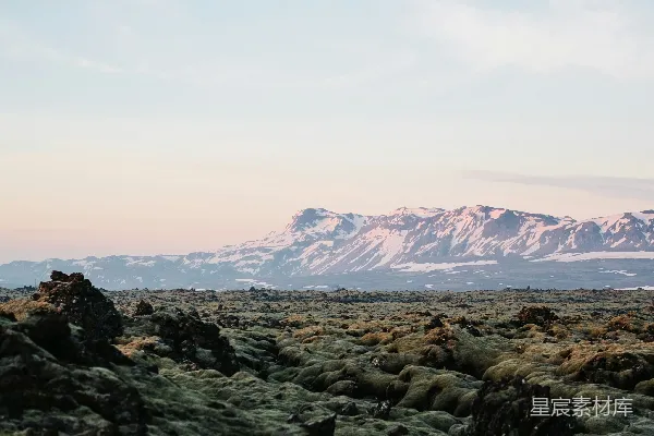 高清摄影 白天覆雪的山峰