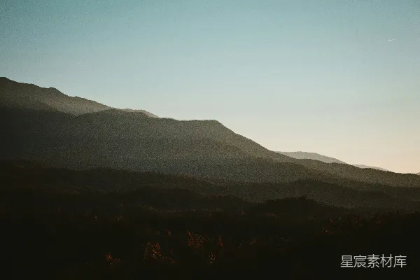 高清摄影 夕阳下的山峦美景