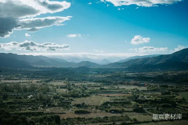 高清摄影 山谷背景中的山景俯瞰图