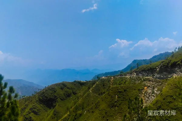 高清摄影 青山绿水间蜿蜒的山路。