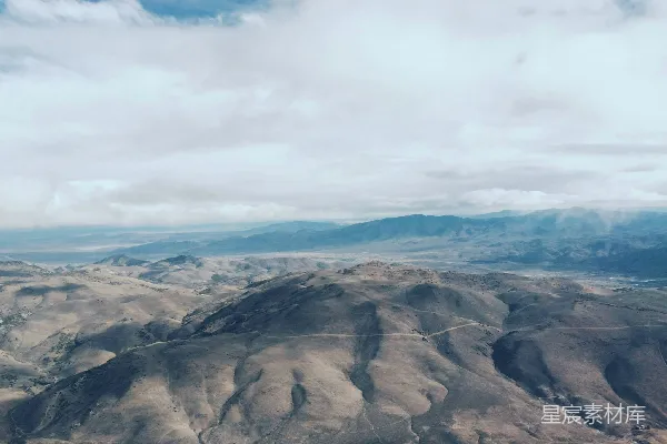 高清摄影 白云下的青山