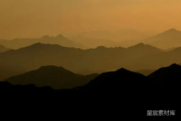 高清摄影 山峦之上夕阳西下