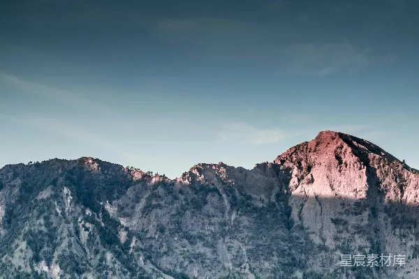 高清摄影 棕色山峰近景航拍图