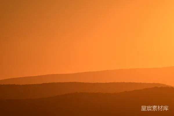 高清摄影 夕阳下的山影