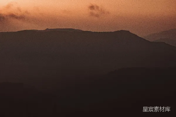 高清摄影 夕阳下的山影